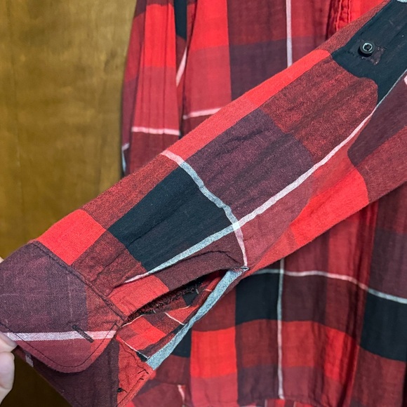 Lee Plaid Red and Black Button-Up Shirt - Picture 3 of 4